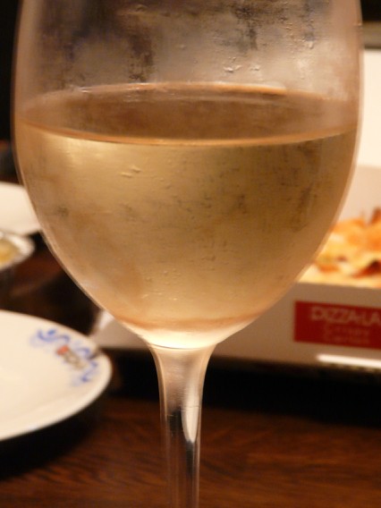 08.5.15WD12＿ワイングラスの白ワイン1.jpg