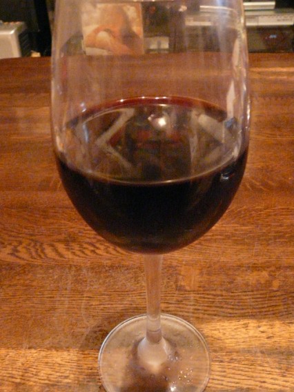 08.6.6WD9＿ワイングラスの赤ワイン.jpg