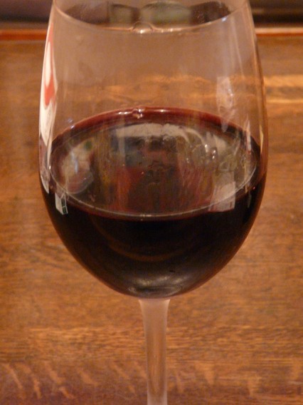 09.4.17WD8＿ワイングラスの赤ワイン.jpg