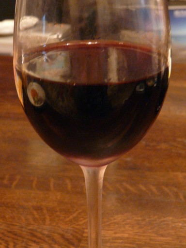 09.5.2WD8＿ワイングラスの赤ワイン.jpg