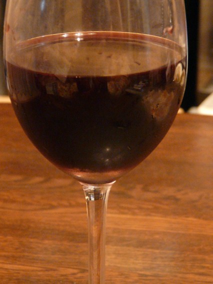 09.6.13WD6-2＿ワイングラスの赤ワイン.jpg