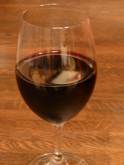 09.6.22WD8＿ワイングラスの赤ワイン.jpg